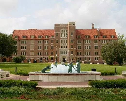 Campus Scenes. Landis Hall & Legacy Fountain.